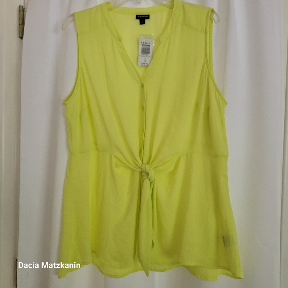 NWT Torrid Top w/ Tie